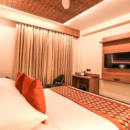 Rj Hotel - Managed By Atithi House Greater Noida Eksteriør billede